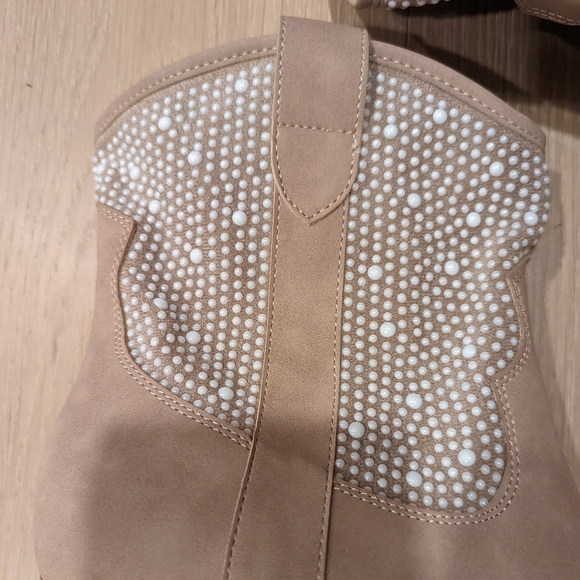 Elegant Beige Ankle Boots with Rhinestone Detail - Picture 11 of 11